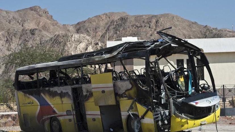 Египетские террористы взорвали автобус с туристами, погибли люди