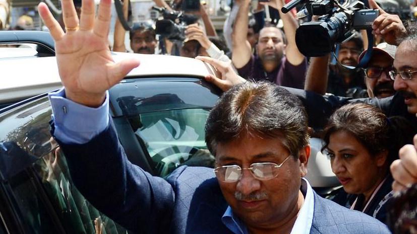 Ботинок для Мушаррафа: экс-президента Пакистана забросали обувью