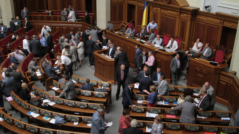 Парламент Украины постановил вывести войска из Киева