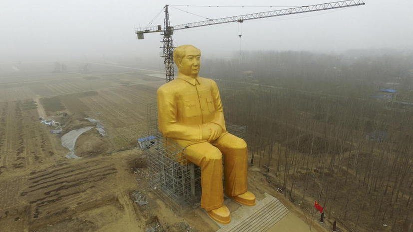 Гигантскую позолоченную статую Мао Цзэдуна в Китае снесли через три дня после установки
