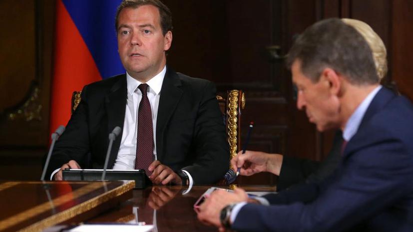 Дмитрий Медведев пересадил чиновников на автомобили отечественного производства