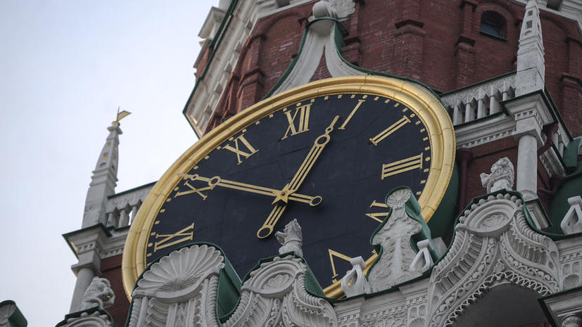 Спать на час меньше: в России могут вернуть переход на летнее время