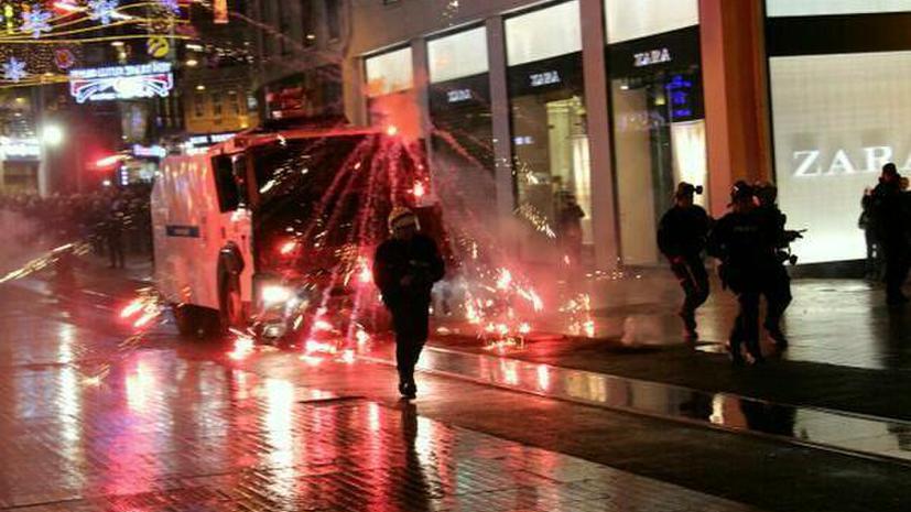 В Стамбуле полиция разогнала водомётами демонстрацию против цензуры в Интернете