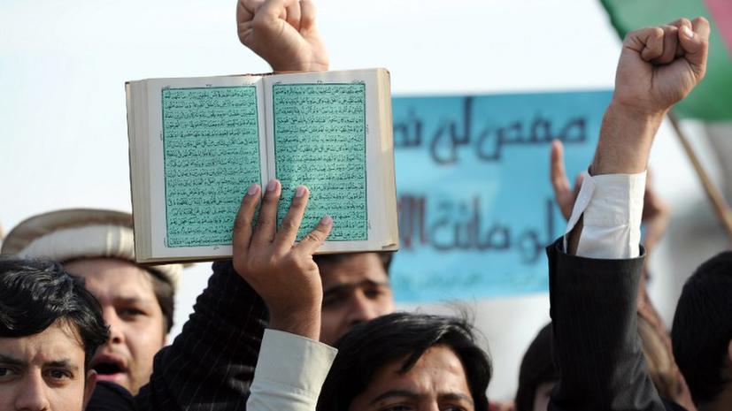 Мусульмане заживо сожгли пакистанца за осквернение Корана