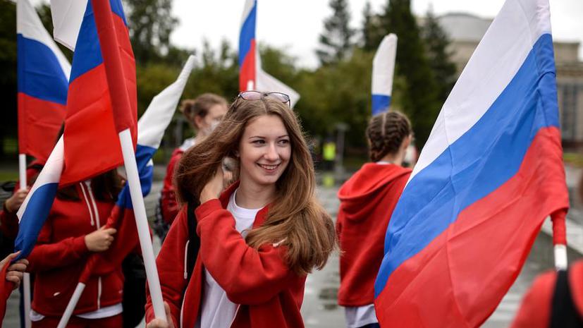 В России отмечают День национального флага
