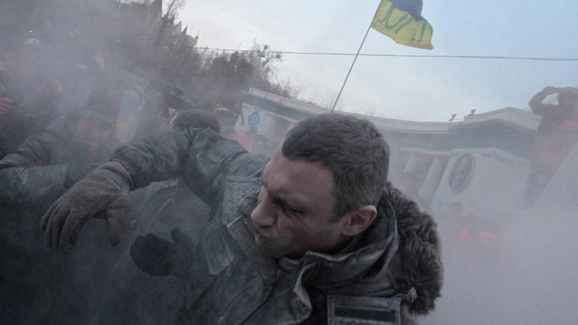Группа агрессивно настроенных молодых людей разгромила офис партии УДАР на юге Украины