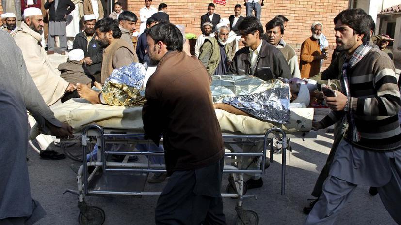 В результате теракта в Пакистане пострадал министр железных дорог