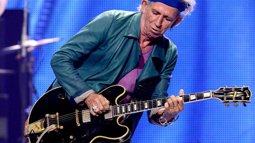 Гитаристу The Rolling Stones грозит штраф в £3 тыс. за библиотечный долг полувековой давности