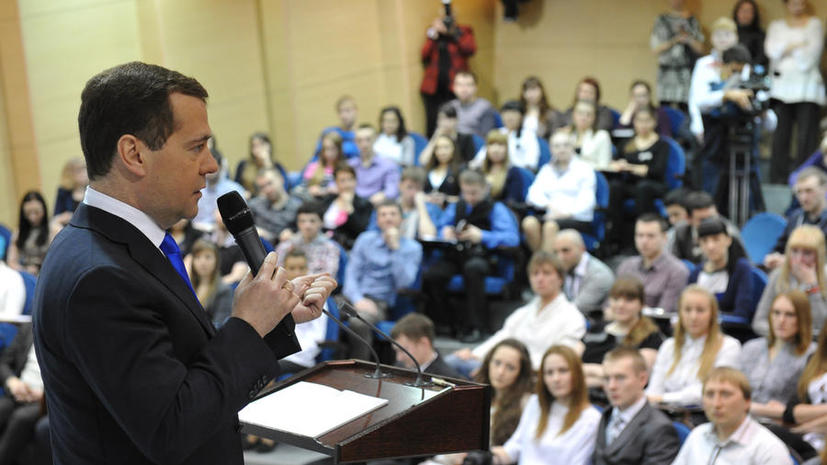 Программу по оплате обучения россиян за рубежом заморозили