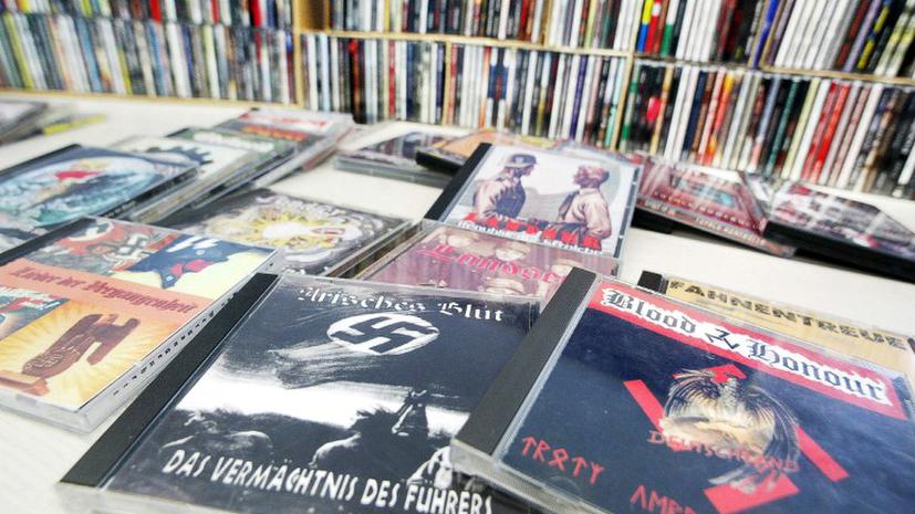 Немцы получили на Рождество диск с нацистскими песнями