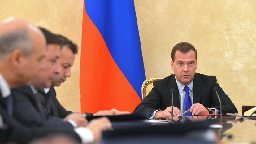 Дмитрий Медведев: рост тарифов на услуги естественных монополий будет заморожен