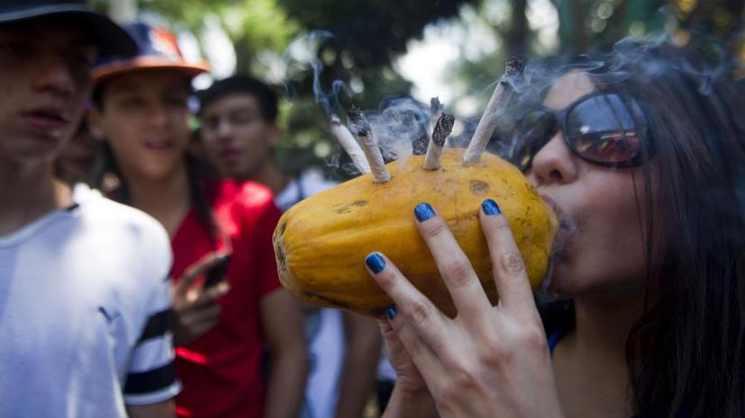 В Колумбии наркоманов будут лечить марихуаной
