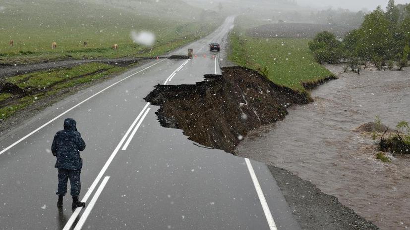 Вышедшие из берегов реки разрушили 230 км дорог и 15 мостов в республике Алтай