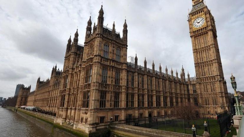 Британский парламент сможет блокировать решения премьера по вооружению сирийских боевиков