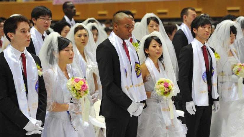 Массовая свадьба в Корее: одновременно вступили в брак 3,5 тыс. пар