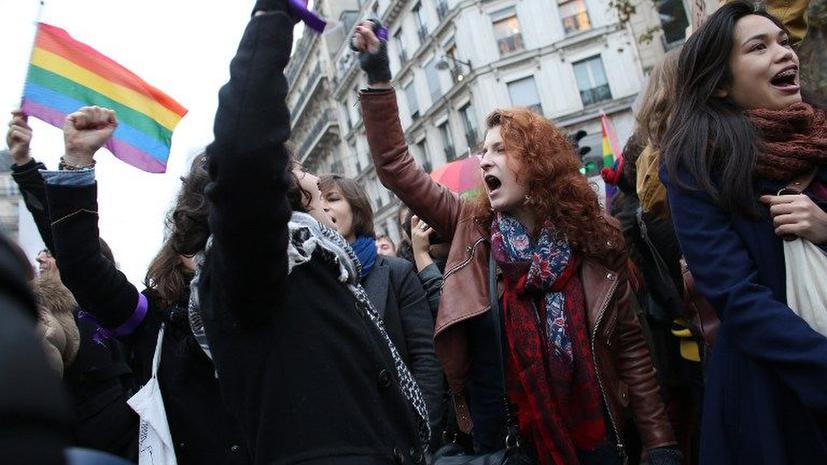 В Париже марш в поддержку однополых браков собрал 125 тыс. человек