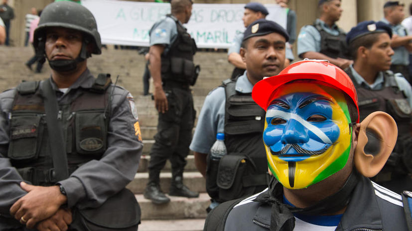 Организаторы ЧМ-2014 по футболу призвали бразильцев не протестовать во время турнира